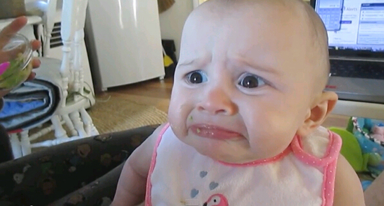 外國寶寶初嘗鱷梨表情萌翻網(wǎng)友 外國寶寶初嘗鱷梨表情萌翻網(wǎng)友