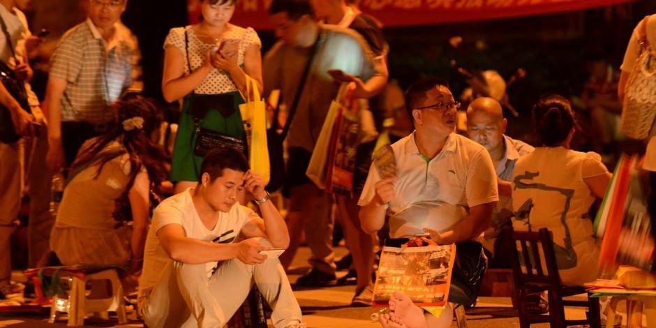 長(zhǎng)沙家長(zhǎng)為孩子讀高中通宵排隊(duì) 長(zhǎng)沙家長(zhǎng)為孩子讀高中通宵排隊(duì)