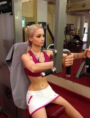 烏克蘭真人芭比雙峰傲人 腰瘦可一手掌握 烏克蘭真人芭比雙峰傲人 腰瘦可一手掌握