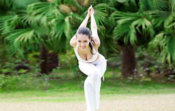 圖為瑜伽教母性感寫真。