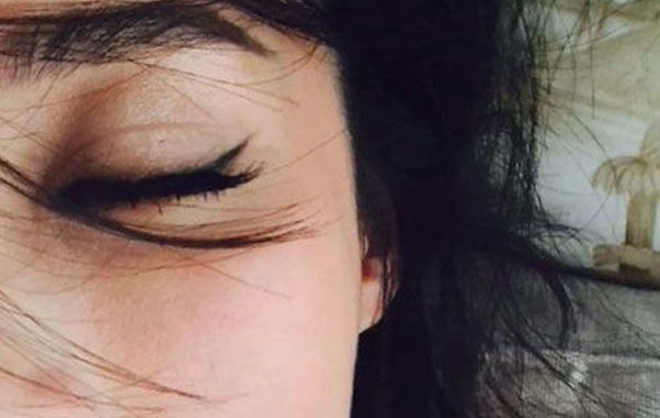 蔣勤勤吊帶美照。