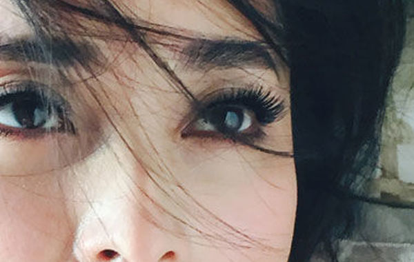 蔣勤勤吊帶美照。