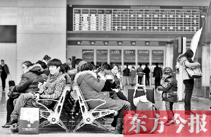 昨日，受天氣影響，多趟途經(jīng)和到達鄭州的高鐵晚點