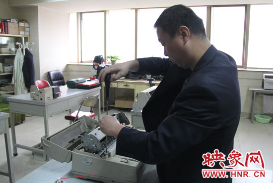 現(xiàn)在的陸涌經(jīng)常被同事成為“治療疑難雜癥的行家”、“大神”