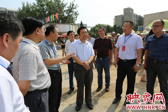 鄭州開展“送清涼”專項(xiàng)行動(dòng) 關(guān)愛(ài)一線職工和農(nóng)民工