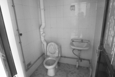 設施齊備的衛(wèi)生間 設施齊備的衛(wèi)生間