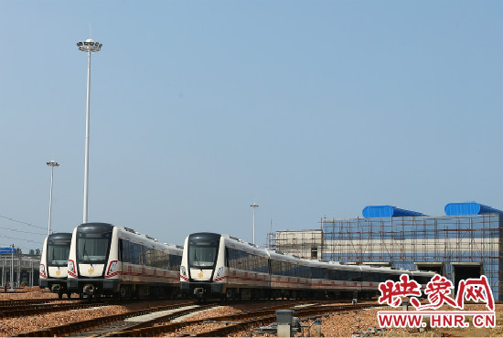 選擇地鐵出行，已經(jīng)是不少鄭州市民的首選