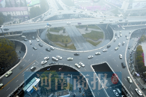 紫荊山立交橋，如今是許多人上下班的必經(jīng)之路