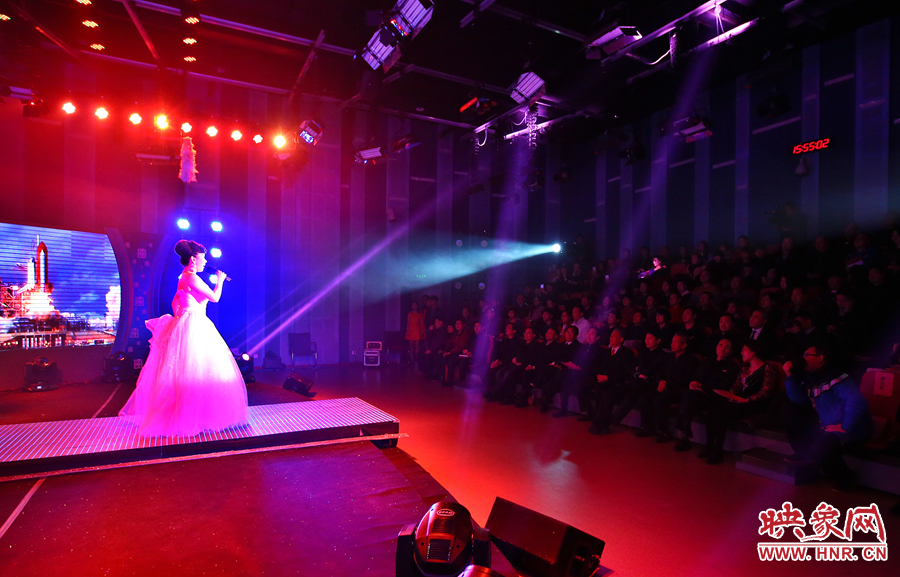 詩歌朗誦會現(xiàn)場。