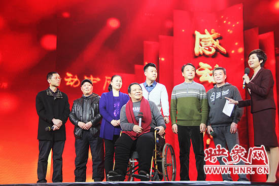 接力照顧高位截癱患者高新海的“隴海大院”愛心集體鄰居們。