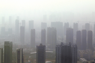 霧霾治理，任重道遠。記者 洪波攝