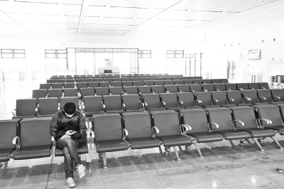 鄭開城鐵兩站點關(guān)停 中途上車乘客有時沒有工作人員多 鄭開城鐵兩站點關(guān)停 中途上車乘客有時沒有工作人員多