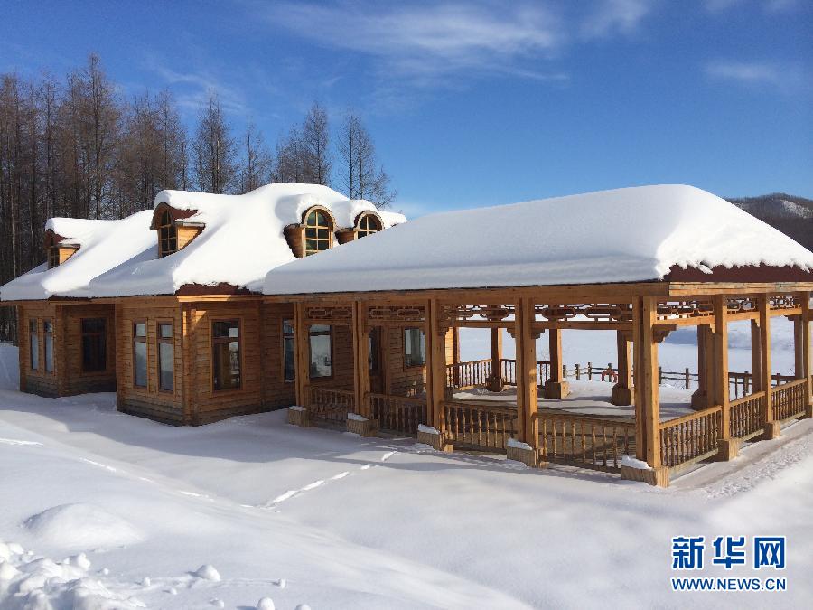 圖為穗豐園里的實木亭子（2013年12月8日攝）。