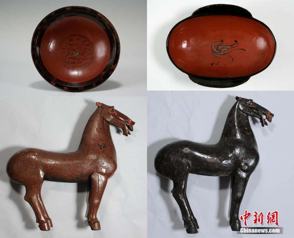 圖為出土漆器240余件，器形有耳杯、奩、幾、盤、盒、俑、馬等。