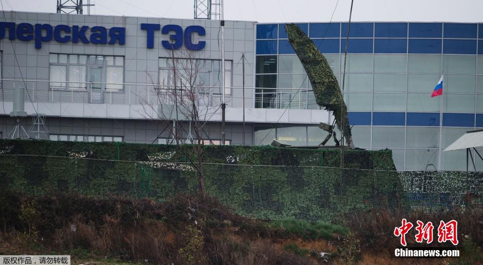 當(dāng)?shù)貢r(shí)間1月29日，俄羅斯索契，2014年索契冬奧會(huì)，俄羅斯軍方在奧林匹克公園周邊部署放空導(dǎo)彈系統(tǒng)。