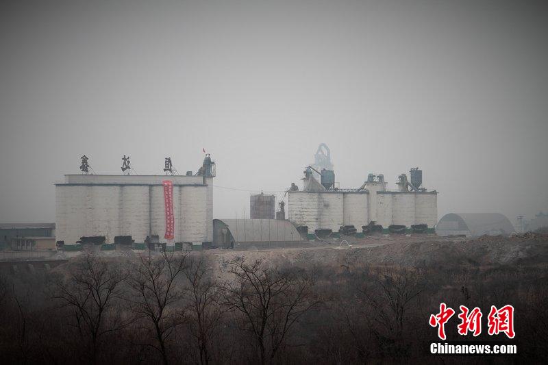 　2014年2月17日，石家莊市再次啟動壓減水泥過剩產(chǎn)能、治理大氣污染水泥企業(yè)集中爆破拆除行動。