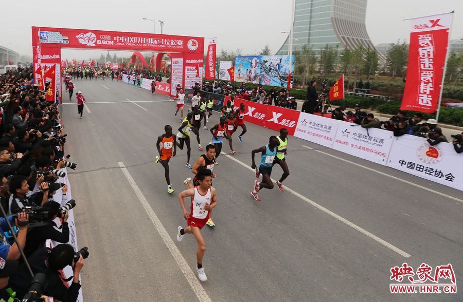 專業(yè)組選手起跑。