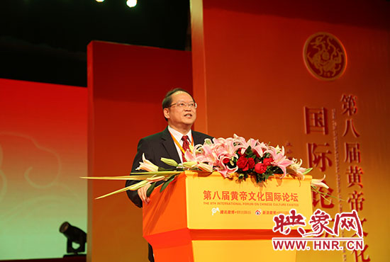 臺灣大學(xué)哲學(xué)系教授、美國耶魯大學(xué)哲學(xué)博士傅佩榮做演講