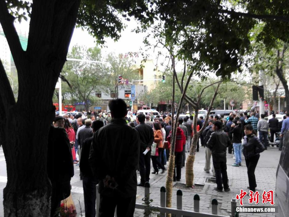 自治區(qū)和烏魯木齊市有關(guān)部門迅速處置，傷員已全部送往醫(yī)院救治。