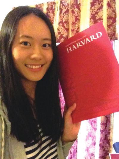 一米七二的身高，小麥色的皮膚，長發(fā)近乎及腰，灰色的連衣裙，當“美范兒”十足的張媛琦出現(xiàn)在記者面前時，記者很難想象如此成熟的她才只有19歲。