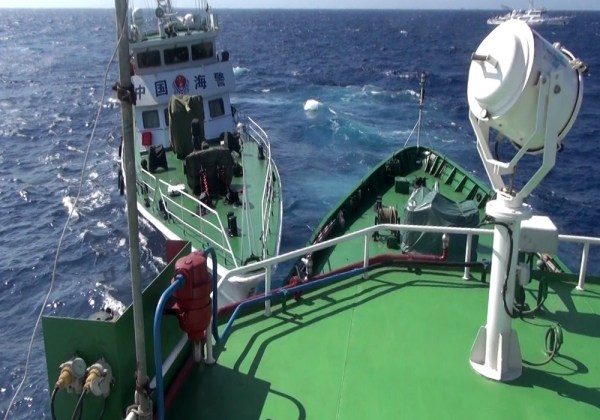 越南拍攝的中國?？樟α孔o衛(wèi)981鉆井平臺。