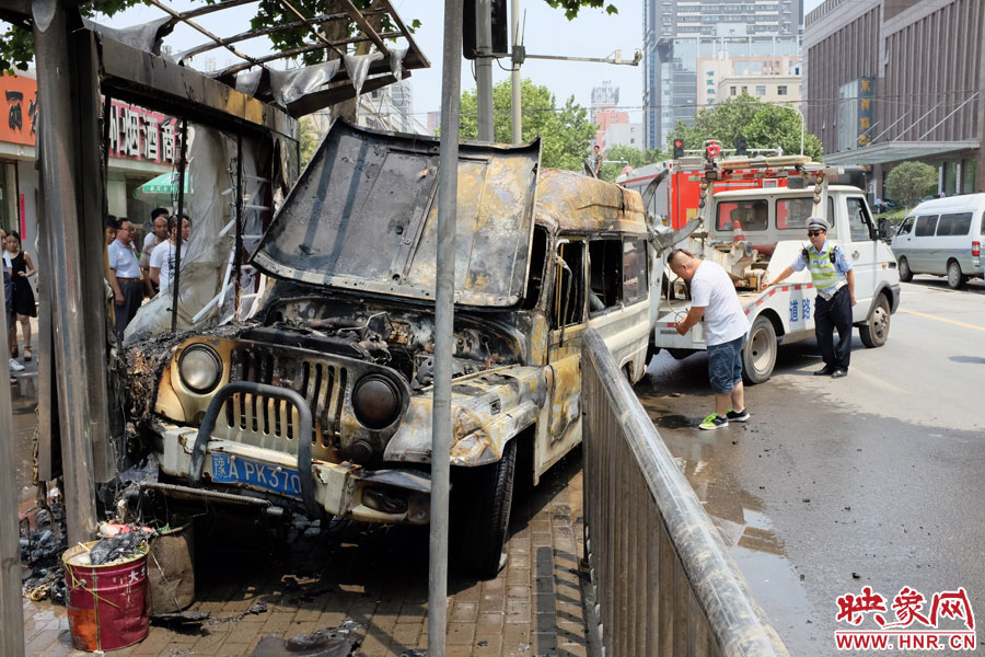 吉普車燒毀嚴(yán)重，基本報(bào)廢。