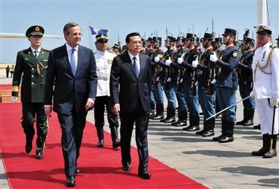 　6月19日，國(guó)務(wù)院總理李克強(qiáng)乘專(zhuān)機(jī)抵達(dá)雅典國(guó)際機(jī)場(chǎng)，開(kāi)始對(duì)希臘進(jìn)行正式訪問(wèn)。