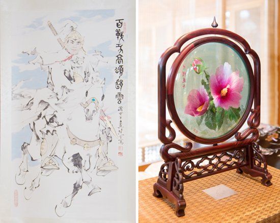 　當(dāng)?shù)貢r(shí)間2014年7月4日，中國國家主席習(xí)近平向韓國總統(tǒng)樸槿惠贈(zèng)送的趙云畫像（左）和木槿花玻璃工藝