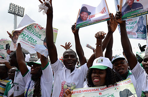 11日，喬納森總統(tǒng)的支持者在集會現(xiàn)場。