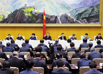 5月12日，國務(wù)院召開推進簡政放權(quán)放管結(jié)合職能轉(zhuǎn)變工作電視電話會議，李克強總理發(fā)表講話。新華社記者