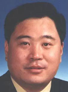 【盤點】“紅色通緝令”嫌犯在國外如何揮霍？