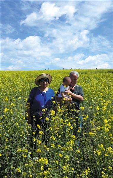 事故之前，老兩口的合影，李春同說(shuō)，老兩口一輩子很少一起照相。家屬供圖