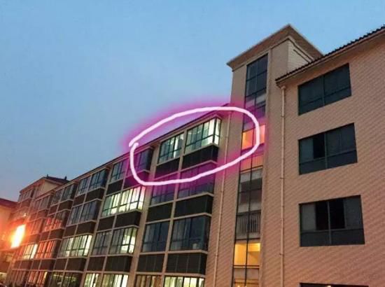 就在這間教室，吳老師在監(jiān)考中過世。