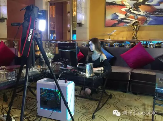 直播中的王瑞兒。攝影：于亞妮