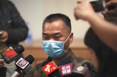 昨日，深圳，羅一笑的父親羅爾接受媒體采訪。圖/視覺中國