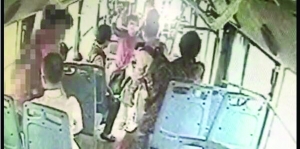 女司機路見不平一聲吼，小女孩方才脫身 視頻截圖