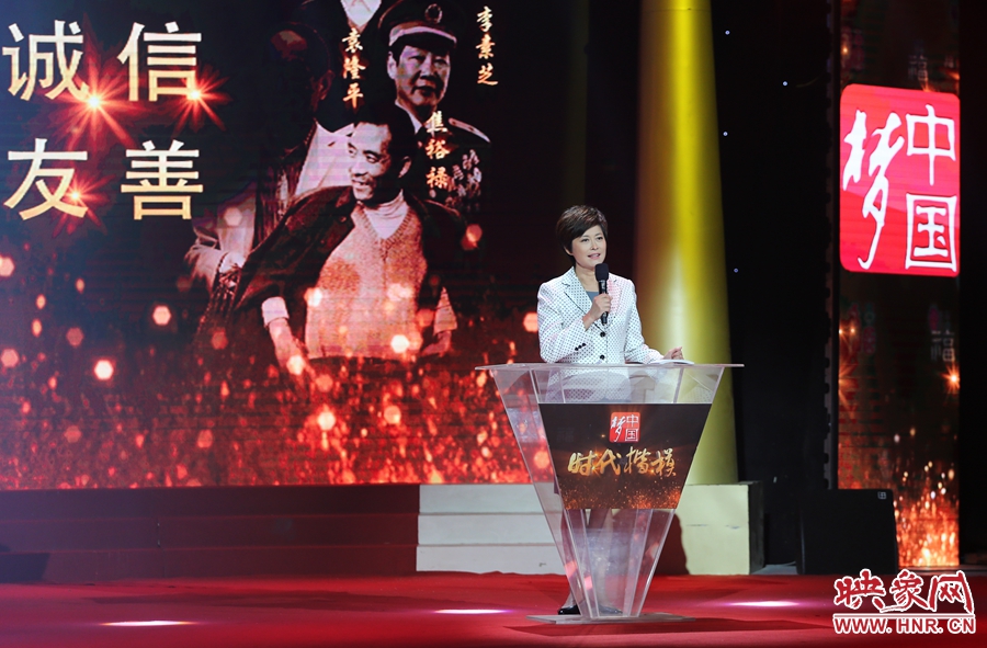 中央電視臺“時代楷模”發(fā)布廳，發(fā)布人敬一丹介紹“編外雷鋒團”。