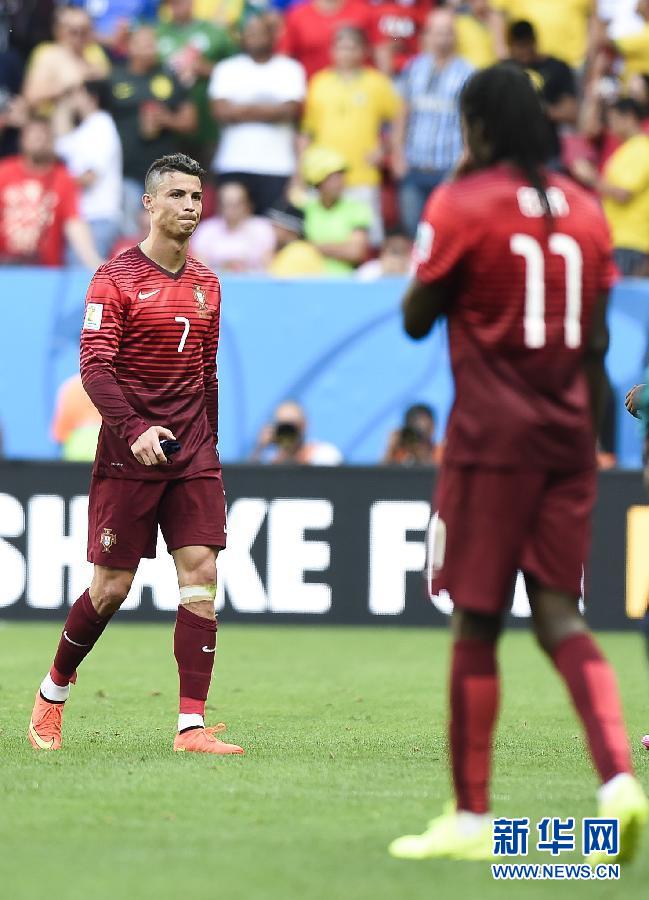 6月26日，葡萄牙隊(duì)球員克·羅納爾多（左）在比賽中。