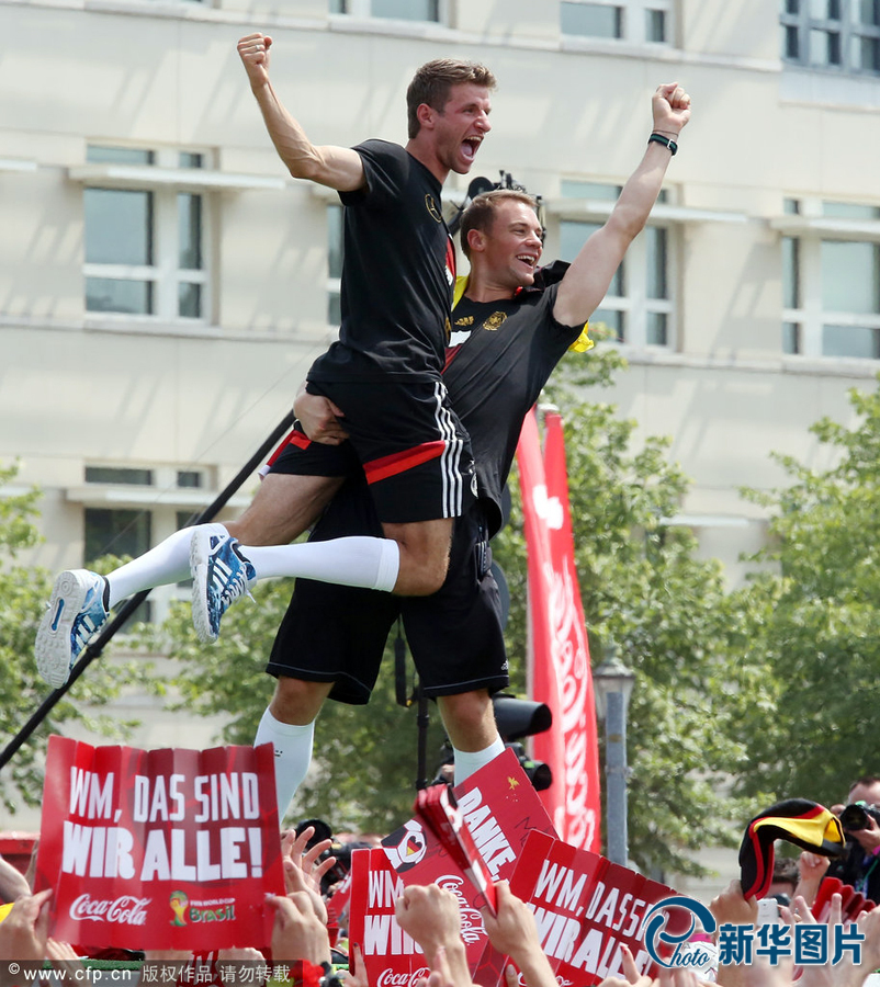 當(dāng)?shù)貢r間2014年7月15日，德國柏林，德國隊歸國舉行奪冠巡游