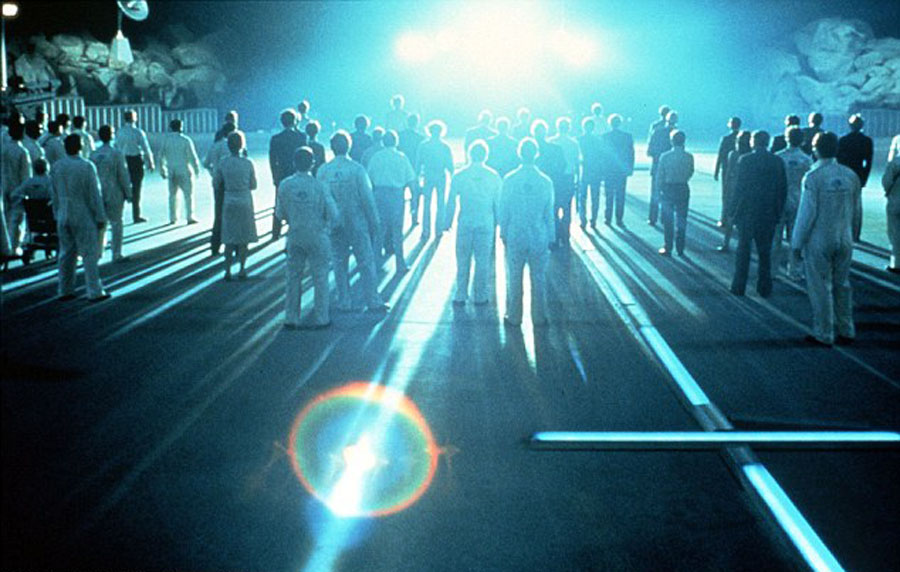 攝影師拍攝到的圖片看上去像科幻電影《第三類接觸》中外星人登陸地球的畫面。