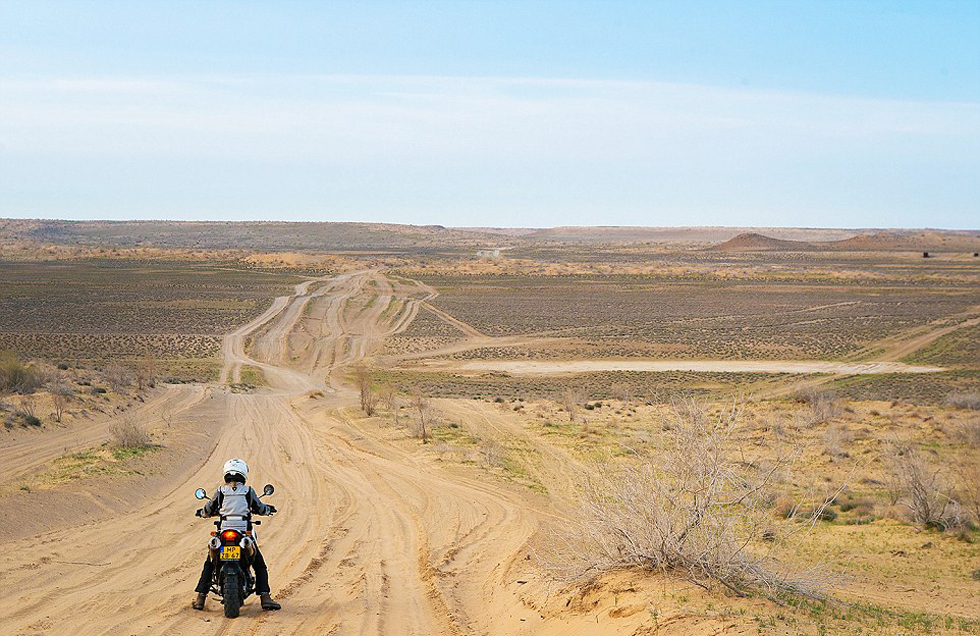 在3個月中，夫婦倆從阿姆斯特丹到達(dá)蒙古，途中經(jīng)過16個國家。