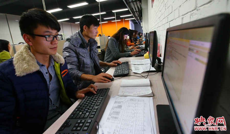 從凌點(diǎn)開(kāi)始，最忙碌的就要數(shù)這些客服人員