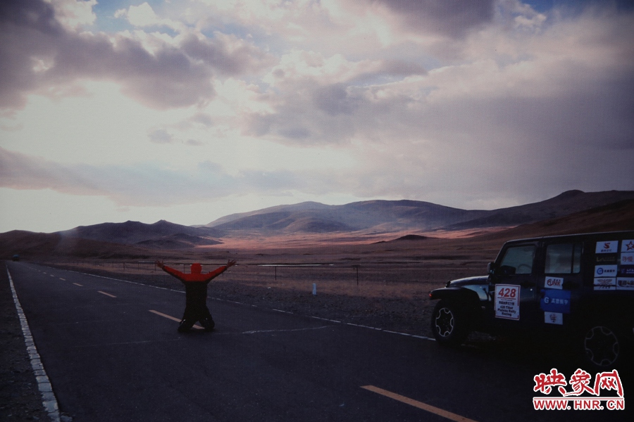 賽車(chē)的世界、更是男人的世界。圖為部分參展攝影作品。