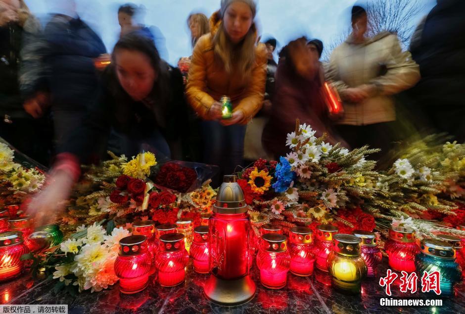 當(dāng)?shù)貢r間2014年11月22日，烏克蘭基輔，民眾舉行儀式紀(jì)念1932-1933烏克蘭大饑荒81周年