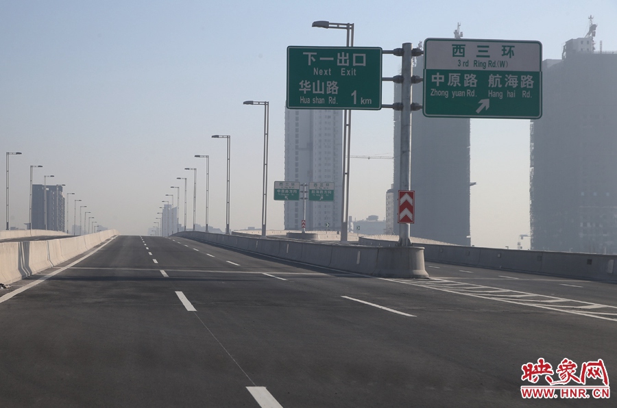 華山路方向與西三環(huán)出口。