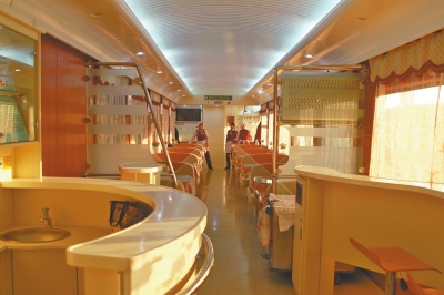餐車 暖色帶來(lái)溫馨的感覺(jué)