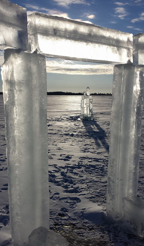 每根冰柱都重達(dá)300磅（約合136公斤）。（網(wǎng)頁(yè)截圖）