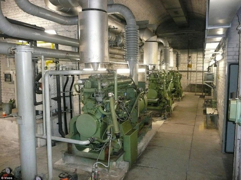 地堡中有無(wú)數(shù)個(gè)洞室，每個(gè)都會(huì)有自己的安全系統(tǒng)，還有無(wú)數(shù)可密封的防爆門(mén)。