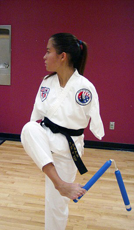 美國“勵志姐”天生無雙臂 用腳開飛機彈鋼琴 美國“勵志姐”天生無雙臂 用腳開飛機彈鋼琴