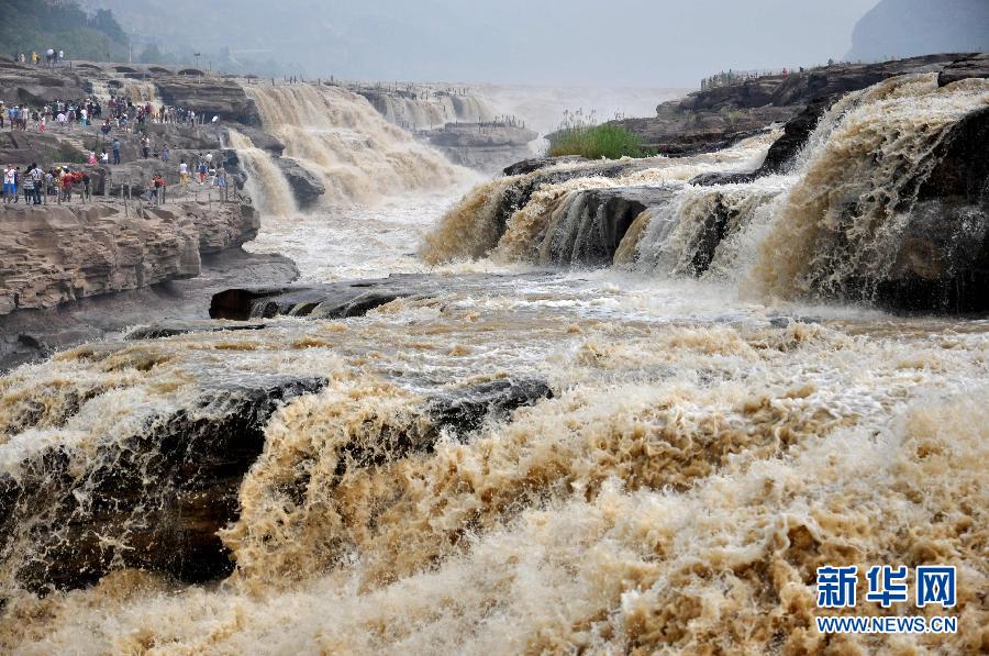 這是7月10日拍攝的黃河壺口瀑布。